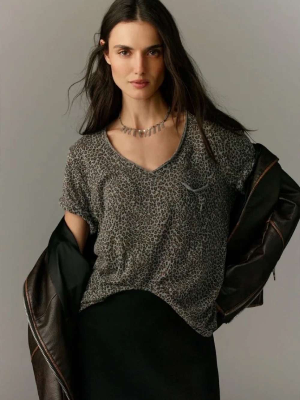 T.La Gray Leopard V-Neck Short Sleeve Top